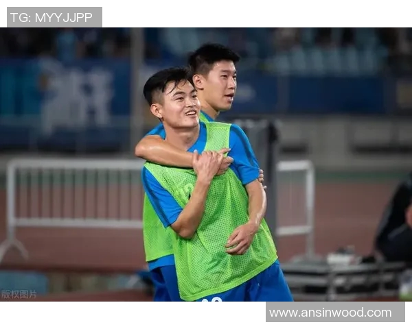 南京足球队配合实力飙升创新高排名引发球迷热议 南京足球队配合实力飙升创新高排名引发球迷热议