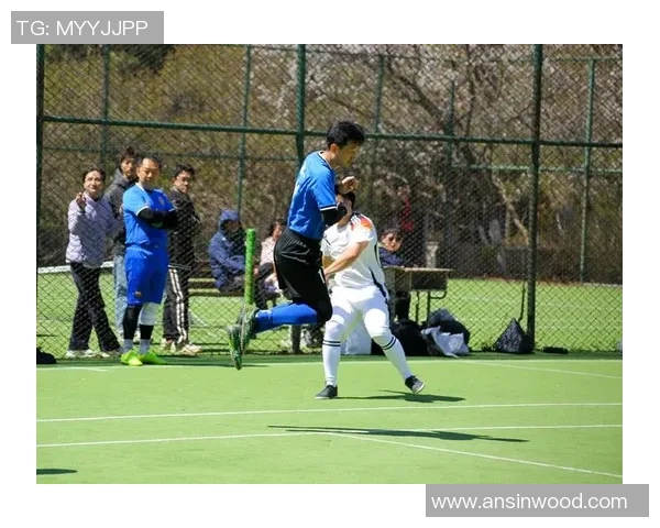 足球明星包头的时刻展现激情与梦想的完美交融 足球明星包头的时刻展现激情与梦想的完美交融